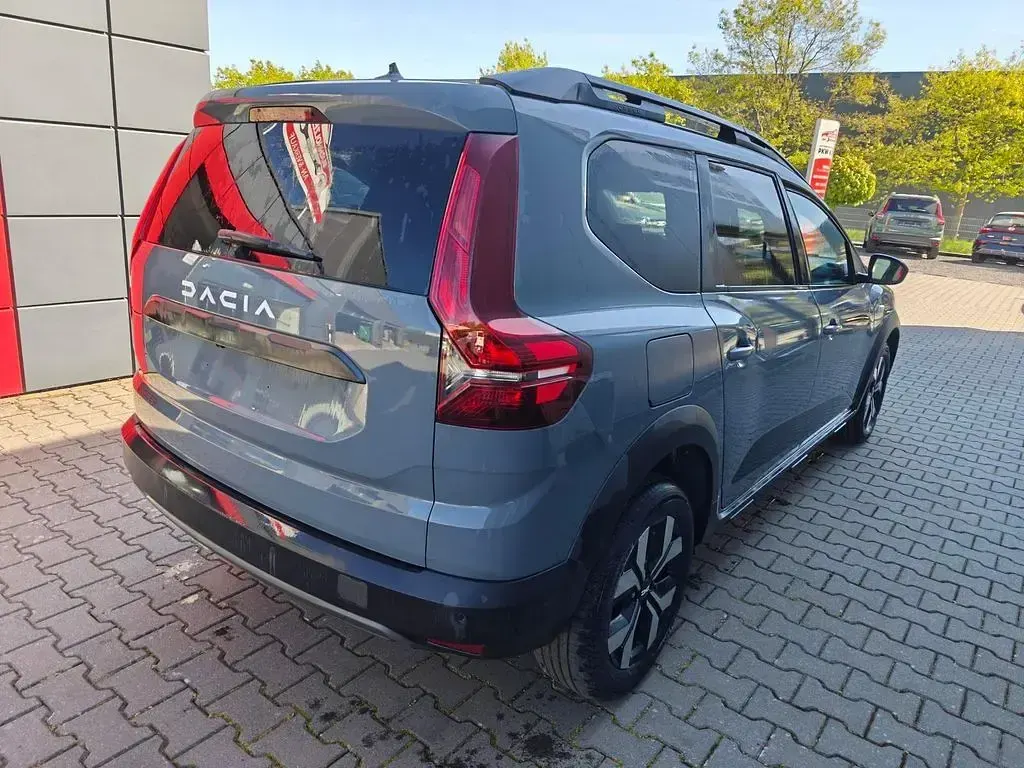 Nouvelle Dacia Jogger 101 ch (74 kW) 2026 Gris Monospace