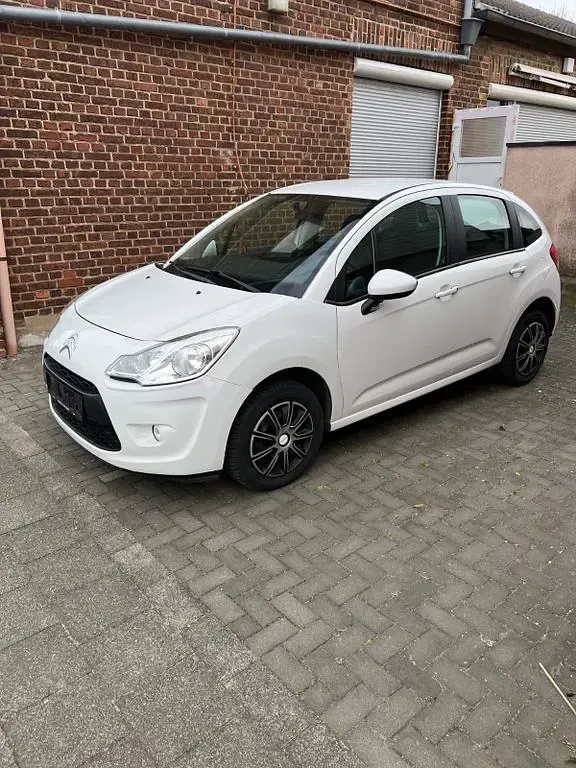 Gebraucht Citroën C3 60 PS (44 kW) 2012 Weiß Limousine