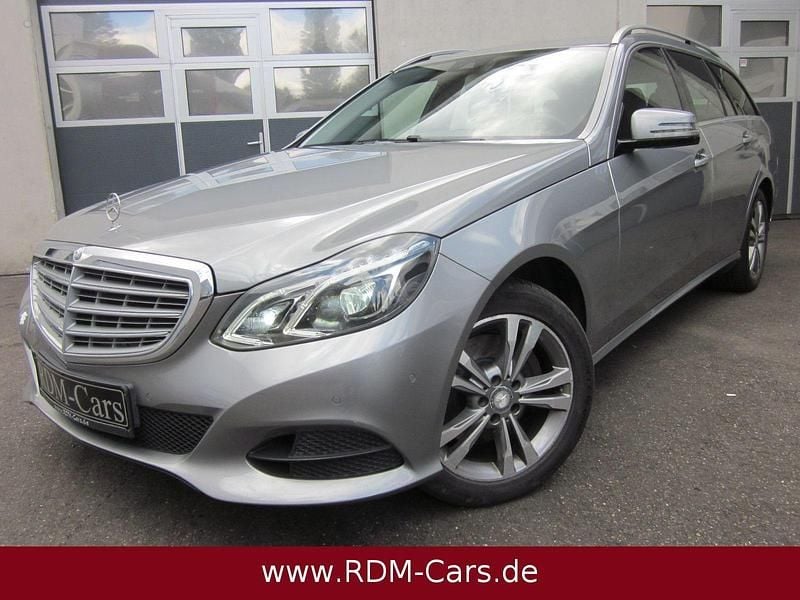 Grau Gebraucht 2015 Mercedes E300 Kombi | 15.850 € (Guter Preis) - Bild 1/4