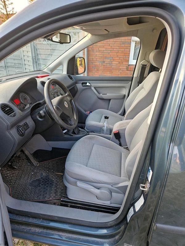 Grau Gebraucht 2009 VW Caddy Life Van / Kleinbus | 5.650 € (Teuer) - Bild 1/4