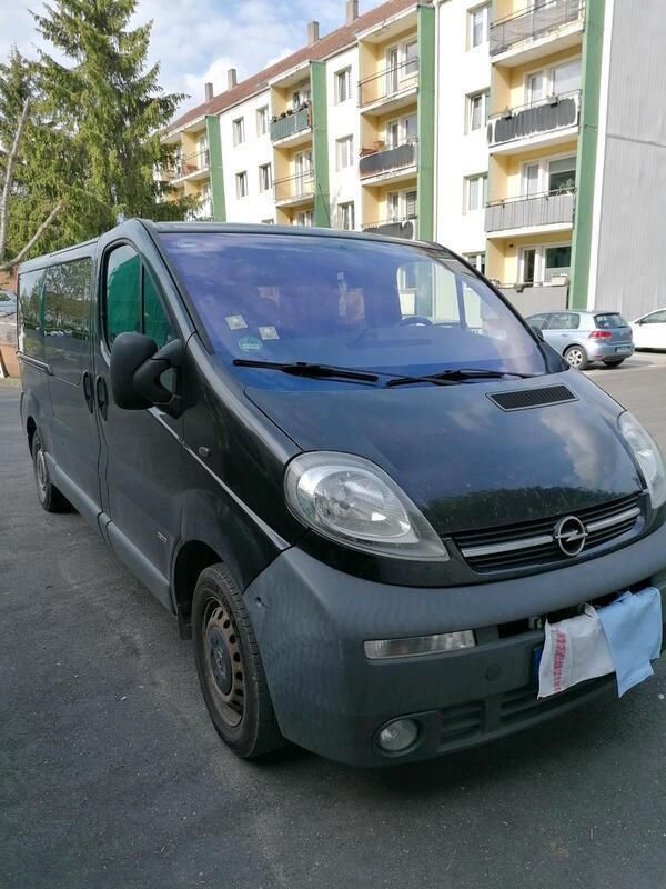 Schwarz Gebraucht 2004 Opel Vivaro Van | 2.900 € - Bild 1/4