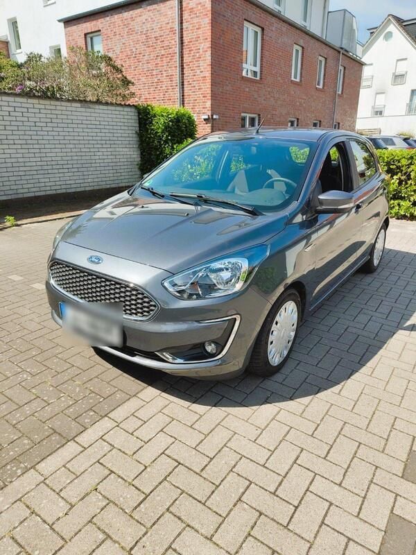 Grau Gebraucht 2019 Ford Ka Plus Kleinwagen | 9.900 € (Fairer Preis) - Bild 1/4