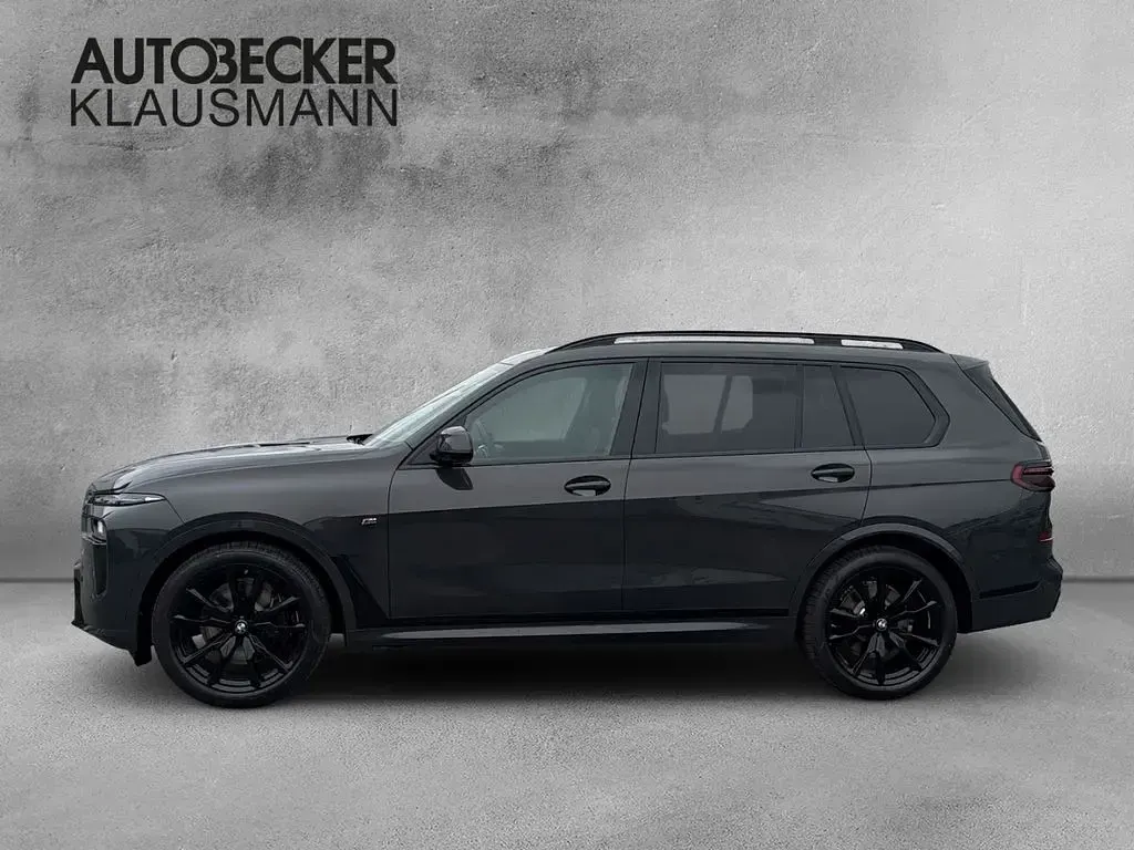 Neu BMW X7 M Sport 352 PS (258 kW) 2026 Grau SUV