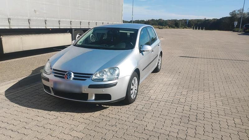 Silber Gebraucht 2004 VW Golf V Kleinwagen | 3.500 € (Etwas zu teuer) - Bild 1/4