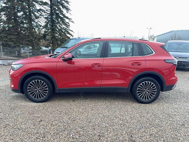 Gebraucht VW Tiguan Elegance 150 PS (110 kW) 2025 Persimmon red (metallic) SUV