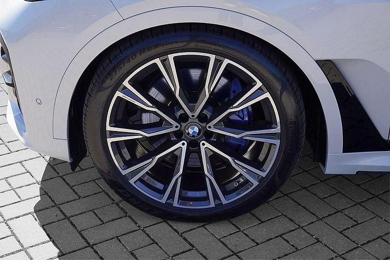 Gebraucht BMW X7 Efficient Dynamics 530 PS (389 kW) 2022 Mineralweiß SUV