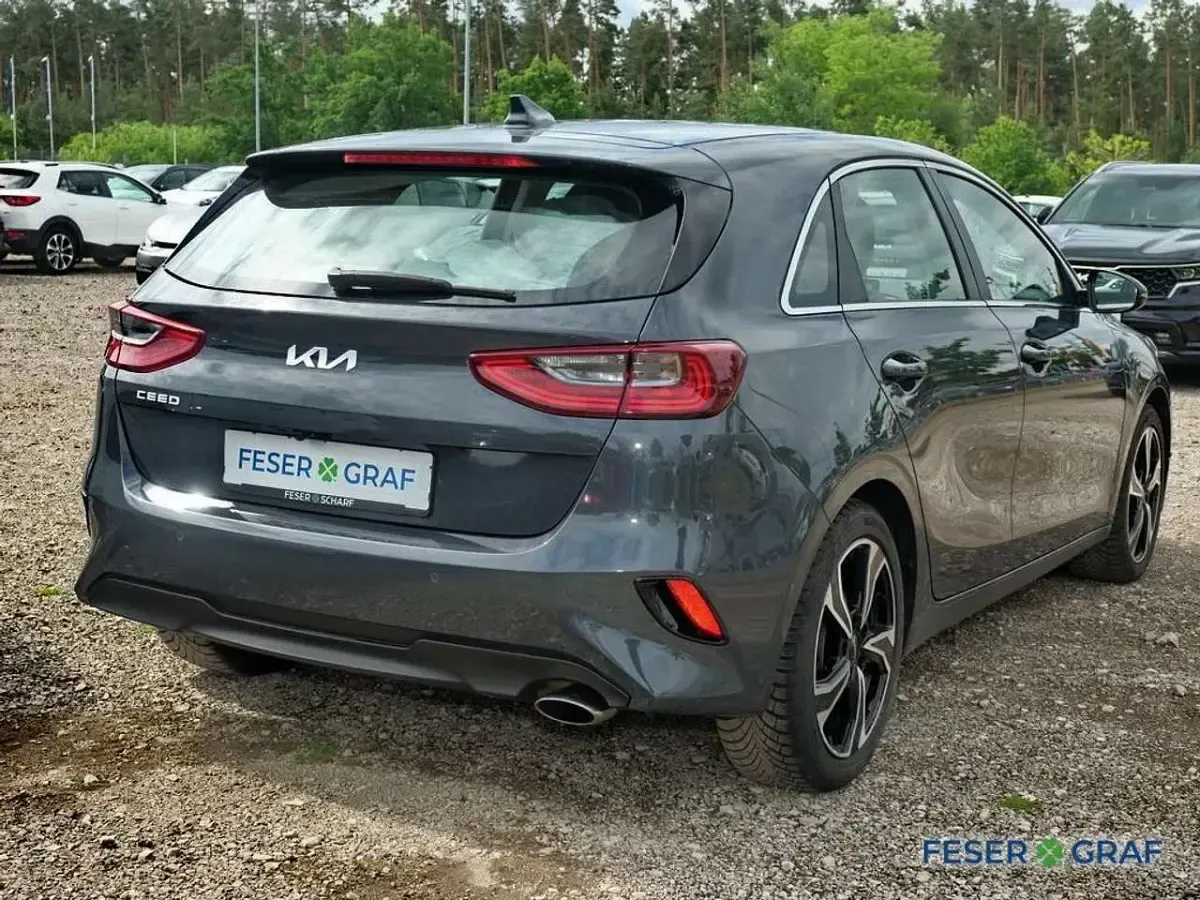 Gebraucht Kia Ceed Spirit 160 PS (117 kW) 2023 Grau Kleinwagen