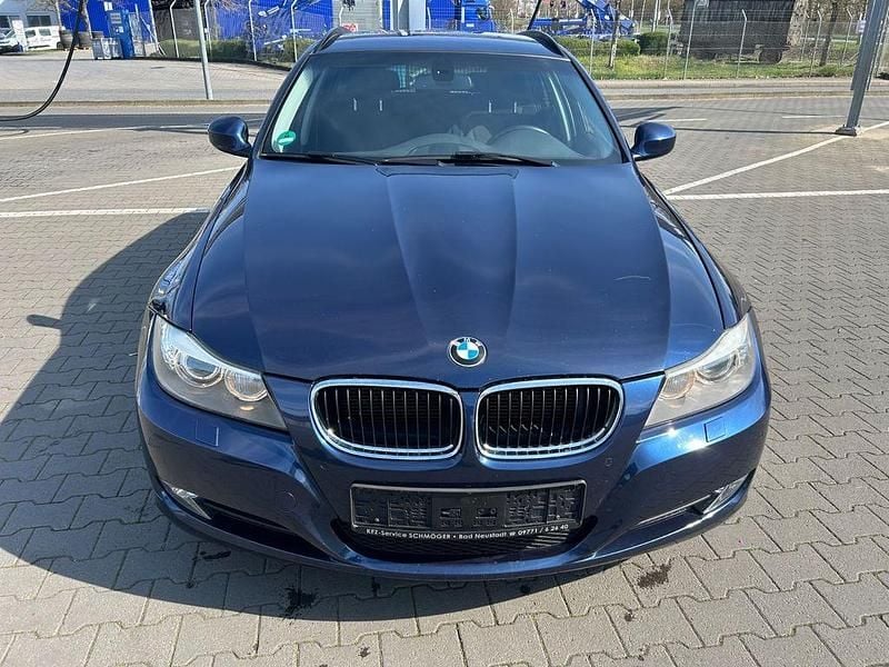 Gebraucht BMW 318 143 PS (105 kW) 2011 Blau Kombi
