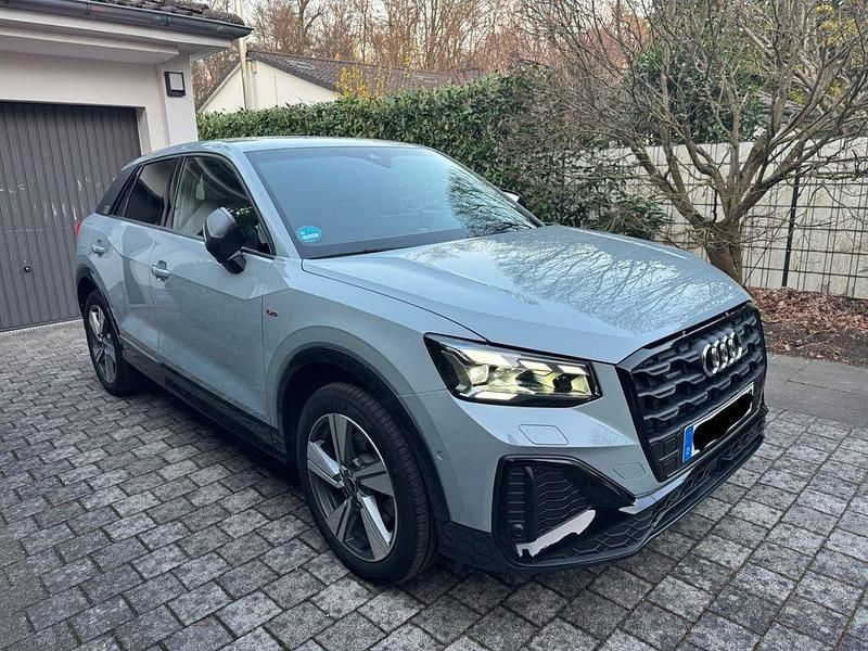 Gebraucht Audi Q2 S-Line 190 PS (139 kW) 2024 Grau SUV