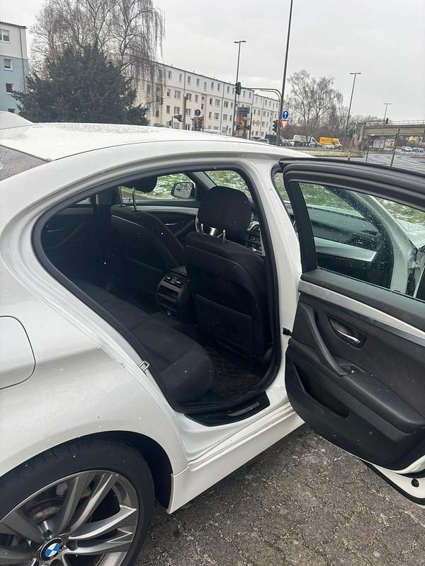 Gebraucht BMW 530 258 PS (189 kW) 2015 Weiß Limousine