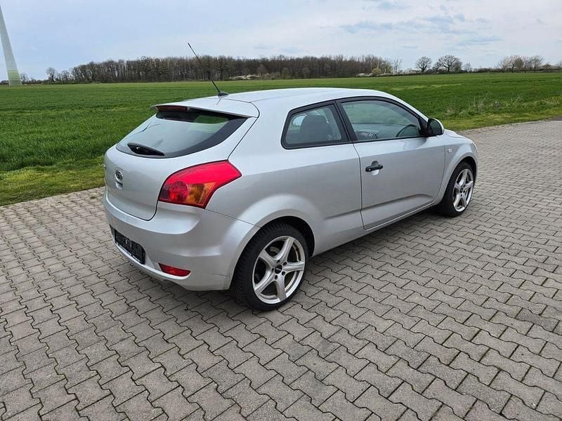 Gebraucht Kia Ceed 109 PS (80 kW) 2009 Silber Kleinwagen