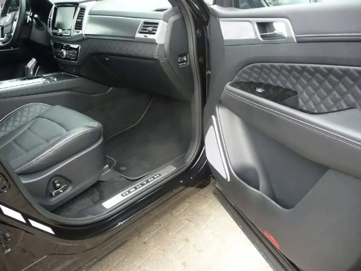 Gebraucht SsangYong Rexton Sapphire 203 PS (149 kW) 2024 Space black SUV