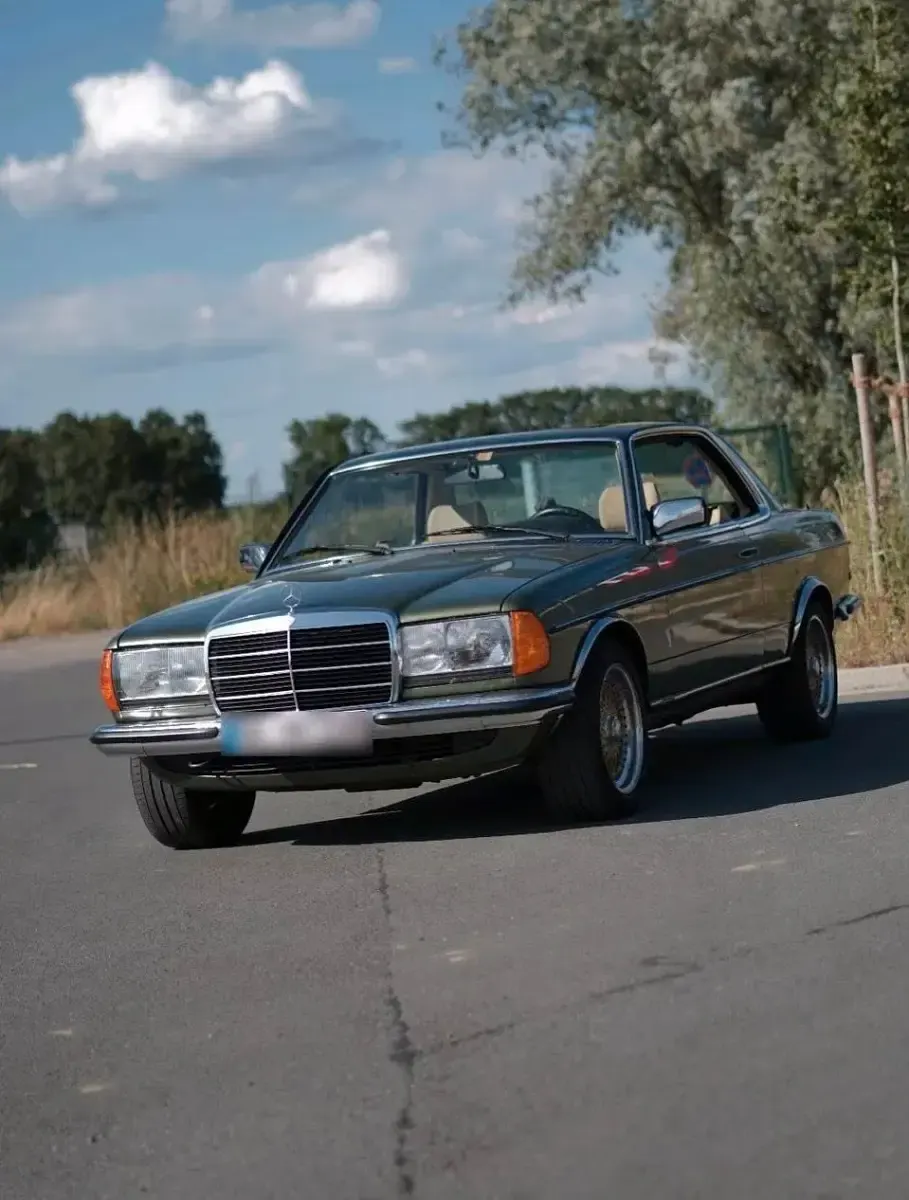 Gebraucht Mercedes 230 136 PS (100 kW) 1984 Grün Coupé