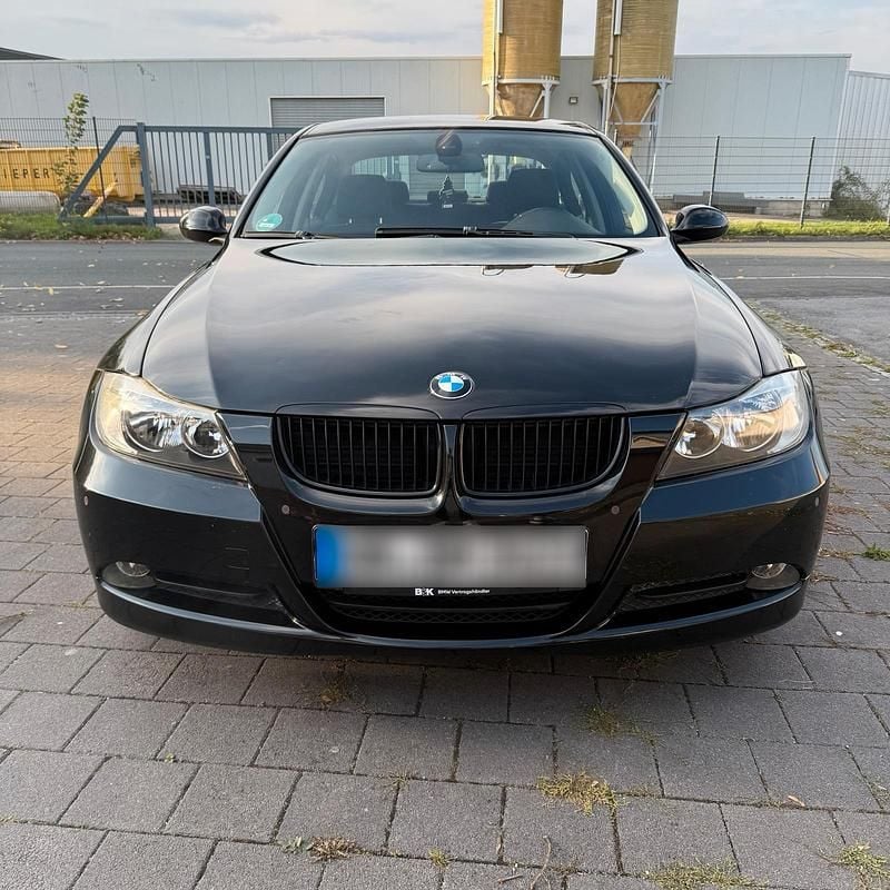 Gebraucht BMW 318 143 PS (105 kW) 2008 Schwarz Limousine