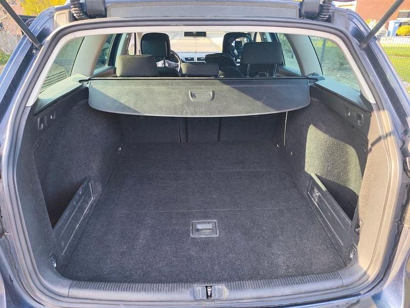 Gebraucht VW Passat Comfortline 140 PS (102 kW) 2011 Blau Kombi