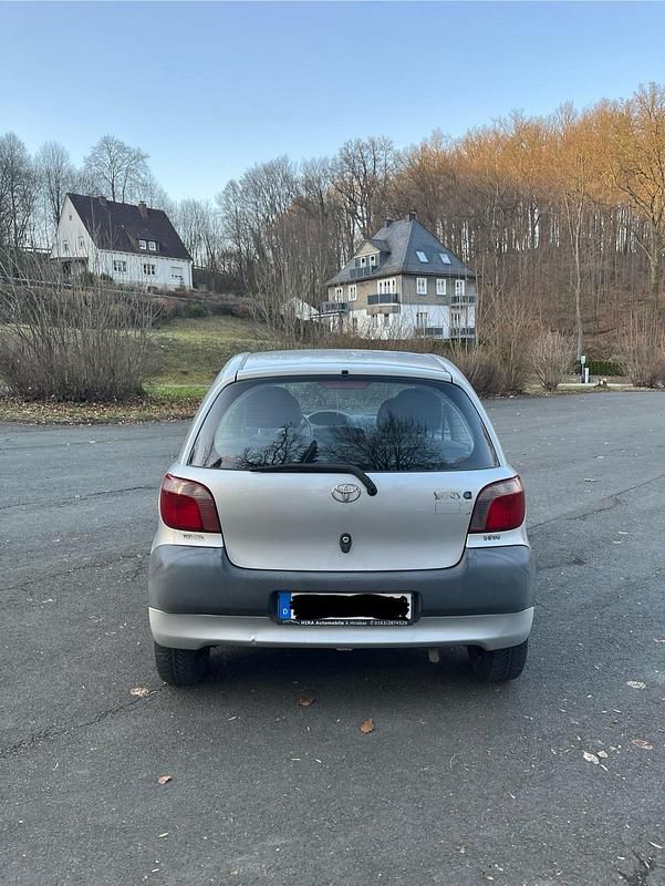 Gebraucht Toyota Yaris 68 PS (50 kW) 2000 Silber Kleinwagen