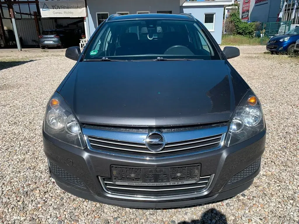 Gebraucht Opel Astra Edition 110 PS (80 kW) 2010 Grau Limousine