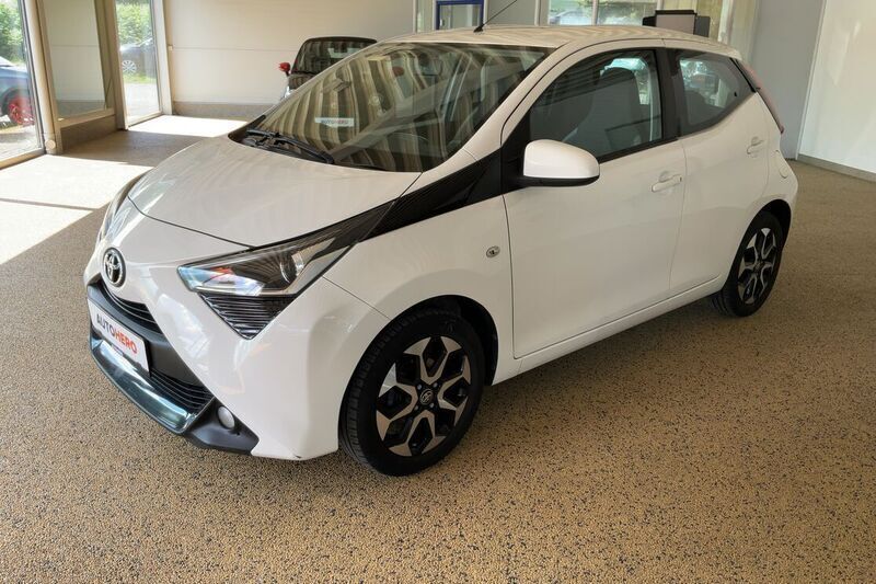 Weiß Gebraucht 2019 Toyota Aygo X-play Kleinwagen | 9.040 € (Fairer Preis) - Bild 1/4