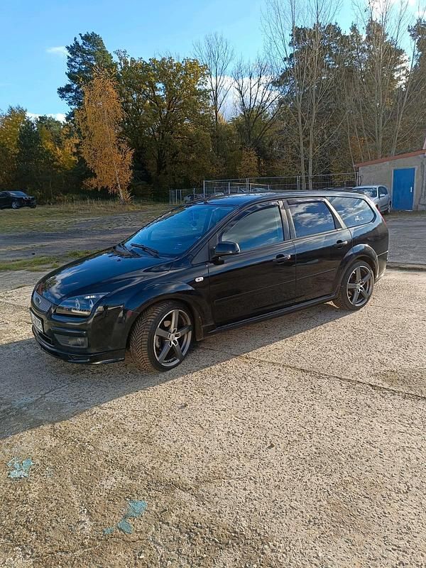 Schwarz Gebraucht 2006 Ford Focus Kombi | 2.500 € (Teuer) - Bild 1/4