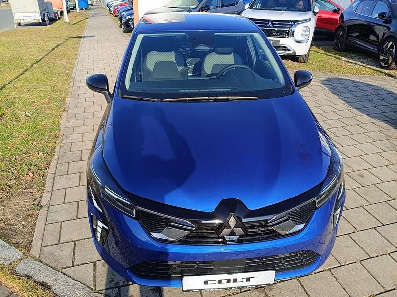 Neu Mitsubishi Colt Plus 94 PS (69 kW) 2025 Blau Limousine