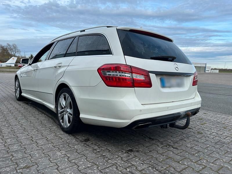 Gebraucht Mercedes E300 AMG 231 PS (169 kW) 2010 Weiß Kombi