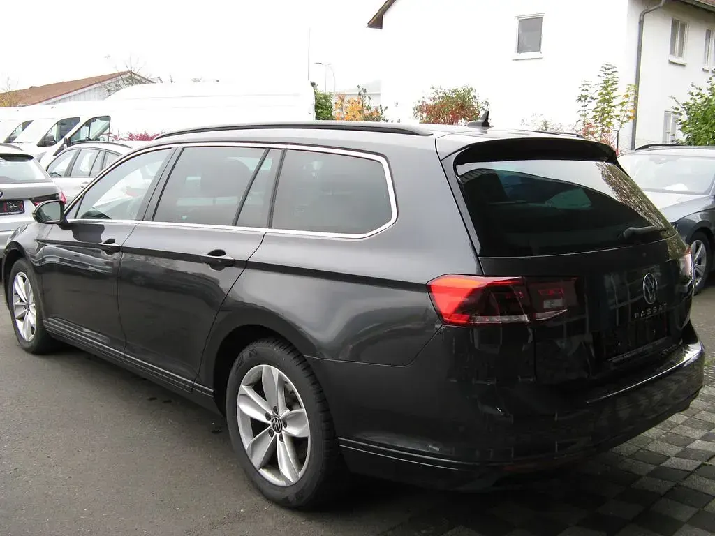 Używany VW Passat 200 KM (147 kW) 2023 Szary Kombi