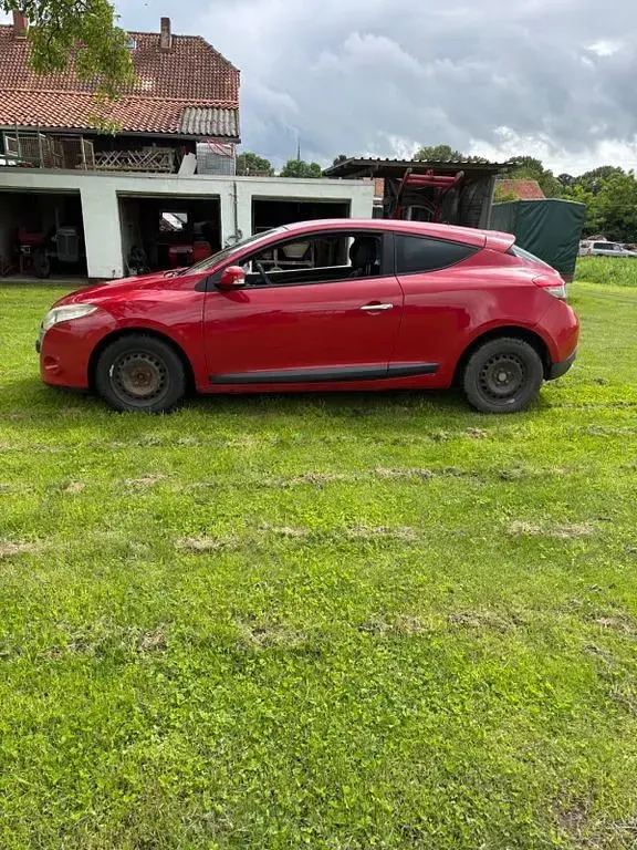 Gebraucht Renault Mégane Coupé Dynamique 110 PS (80 kW) 2009 Rot Coupé