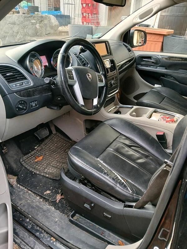 Gebraucht Lancia Voyager 179 PS (131 kW) 2012 Schwarz Van / Kleinbus