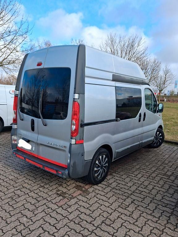 Second-hand Opel Vivaro 114 CP (83 kW) 2013 Argintiu Monovolum