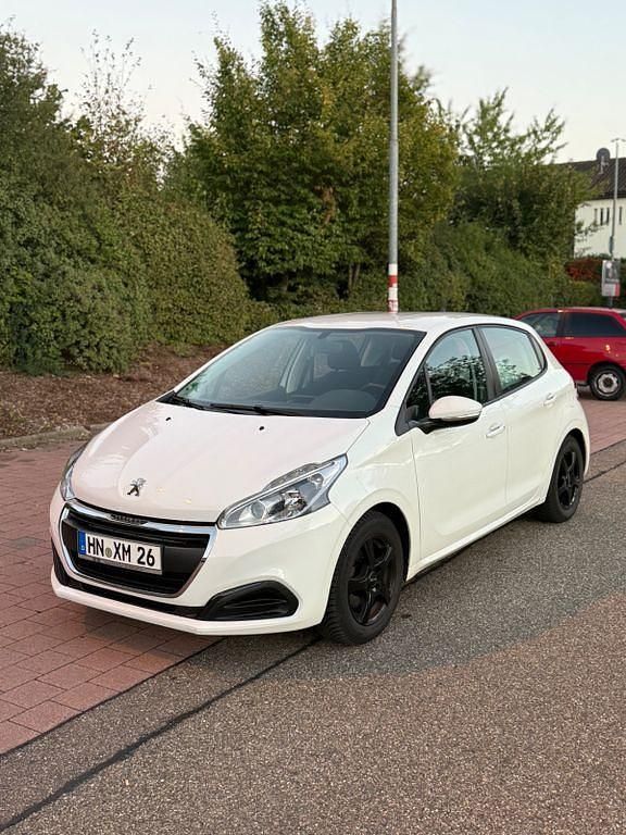 Weiß Gebraucht 2016 Peugeot 208 Active Kleinwagen | 6.000 € (Fairer Preis) - Bild 1/4