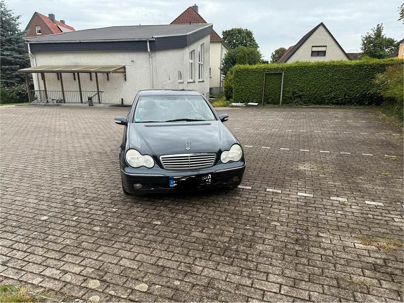 Schwarz Gebraucht 2002 Mercedes C200 Limousine | 1.999 € - Bild 1/4