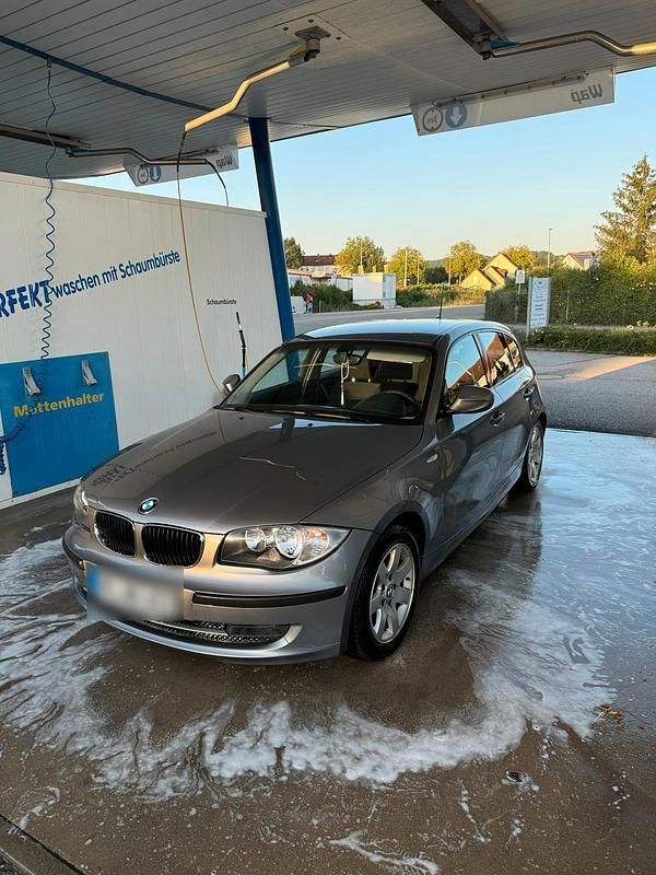 Grau Gebraucht 2010 BMW 118 Kleinwagen | 3.500 € (Guter Preis) - Bild 1/4