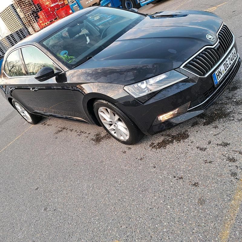 Gebraucht Skoda Superb 120 PS (88 kW) 2018 Schwarz Limousine