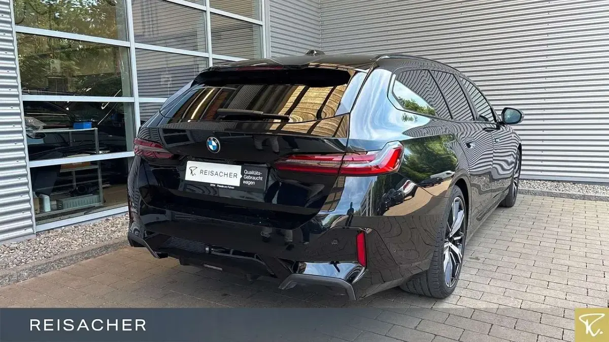 Gebraucht BMW 520 M Sport 197 PS (144 kW) 2024 Schwarz Limousine