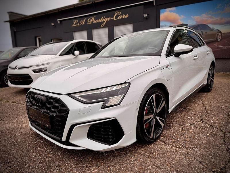 Weiß Gebraucht 2022 Audi A3 S-Line Limousine | 21.290 € (Superpreis) - Bild 1/4