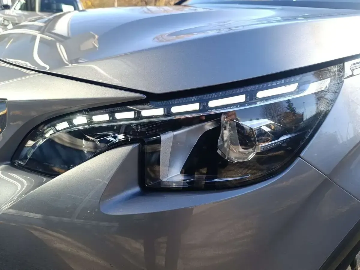 Gebraucht Peugeot 5008 Allure 131 PS (96 kW) 2020 Silber Van / Kleinbus