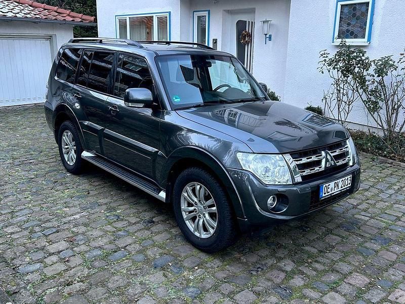 Grau Gebraucht 2013 Mitsubishi Pajero Top SUV | 19.000 € (Fairer Preis) - Bild 1/4