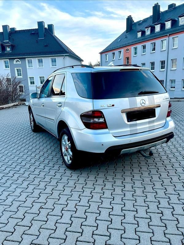 Gebraucht Mercedes ML320 224 PS (164 kW) 2007 Silber SUV