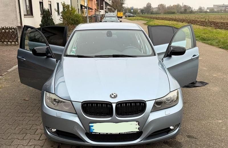 Blau Gebraucht 2011 BMW 318 Performance Limousine | 5.600 € (Guter Preis) - Bild 1/4