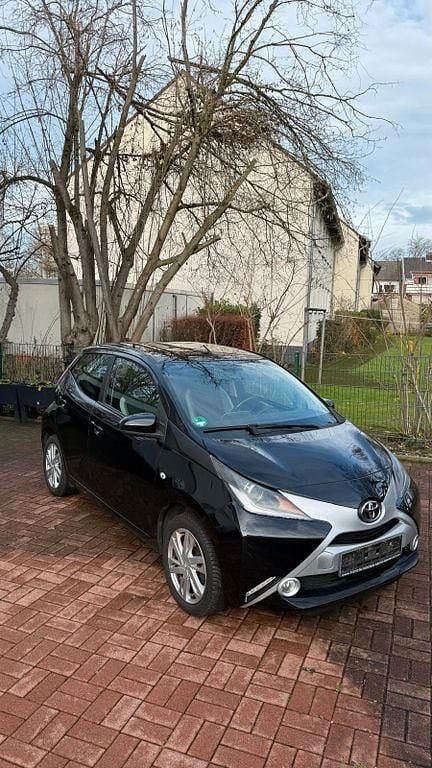 Gebraucht Toyota Aygo 69 PS (50 kW) 2018 Schwarz Kleinwagen
