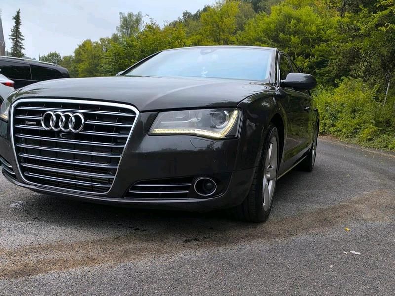 Grau Gebraucht 2012 Audi A8 Limousine | 14.500 € (Fairer Preis) - Bild 1/4