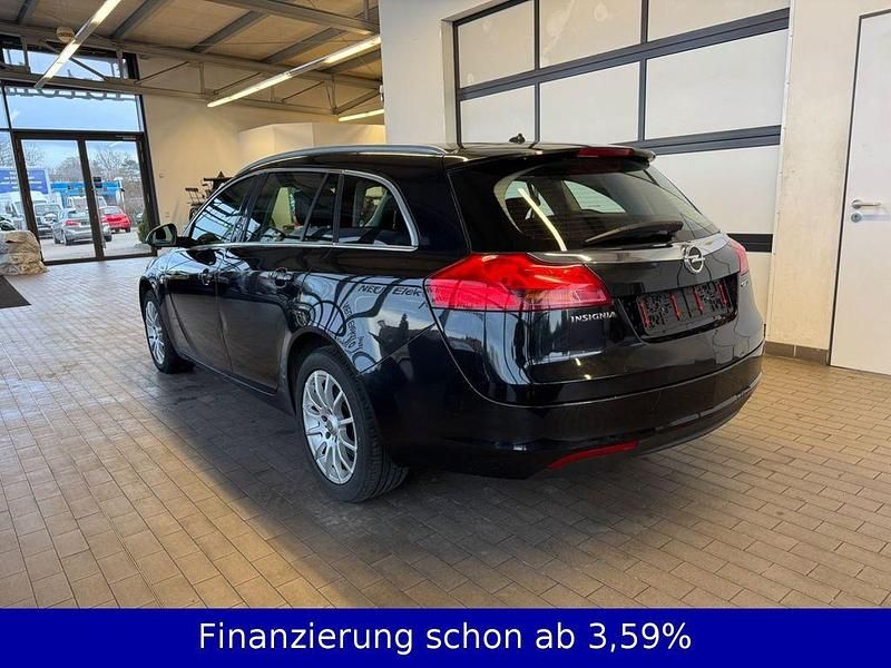 Gebraucht Opel Insignia Edition 160 PS (117 kW) 2013 Schwarz Kombi