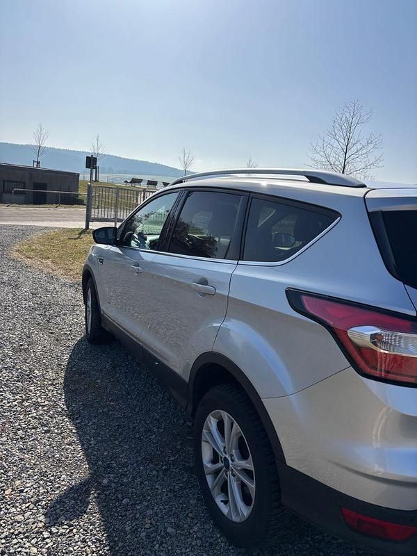 Gebraucht Ford Kuga 150 PS (110 kW) 2018 Silber SUV