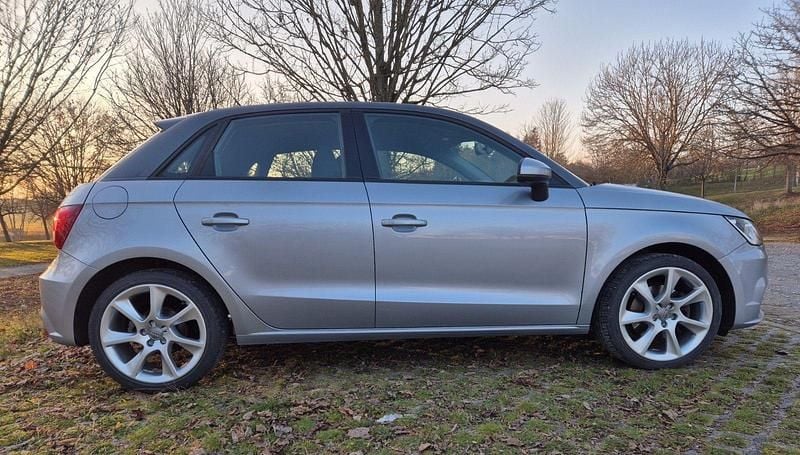 Grau Gebraucht 2015 Audi A1 Sportback Kleinwagen | 9.900 € (Fairer Preis) - Bild 1/4