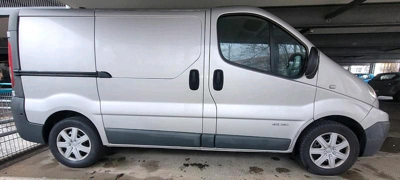 Gebraucht Renault Trafic 146 PS (107 kW) 2009 Silber Van / Kleinbus