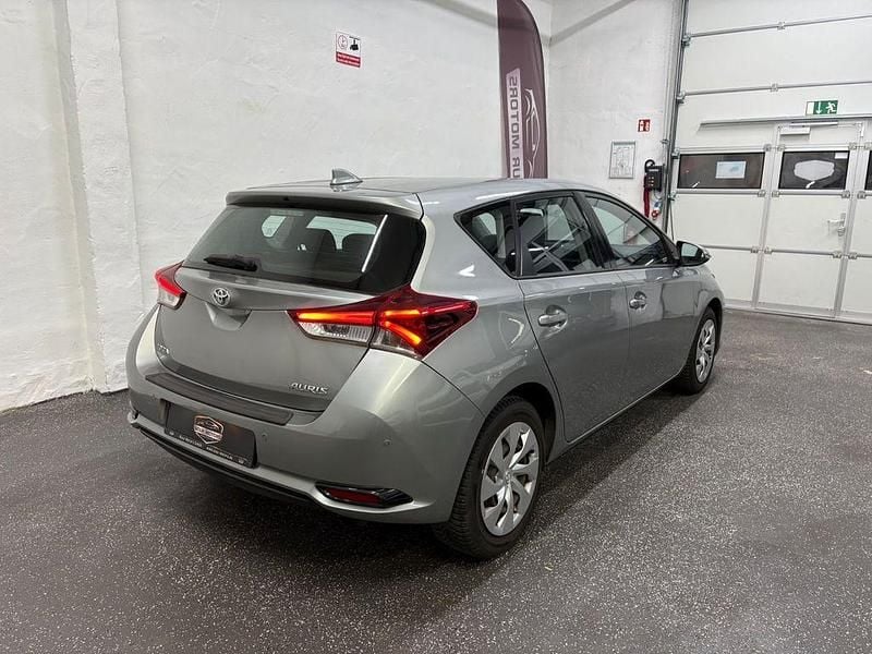 Gebraucht Toyota Auris Cool 99 PS (72 kW) 2015 Grau Limousine
