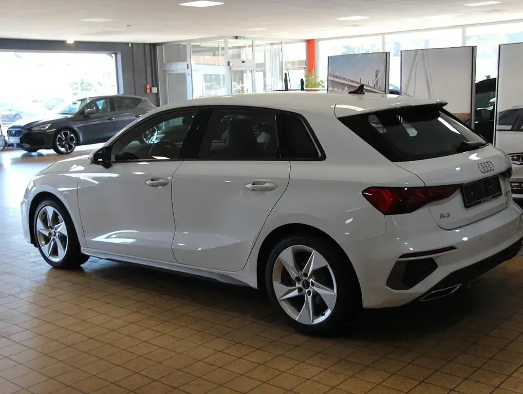 Gebraucht Audi A3 S-Line 150 PS (110 kW) 2023 Weiß Limousine
