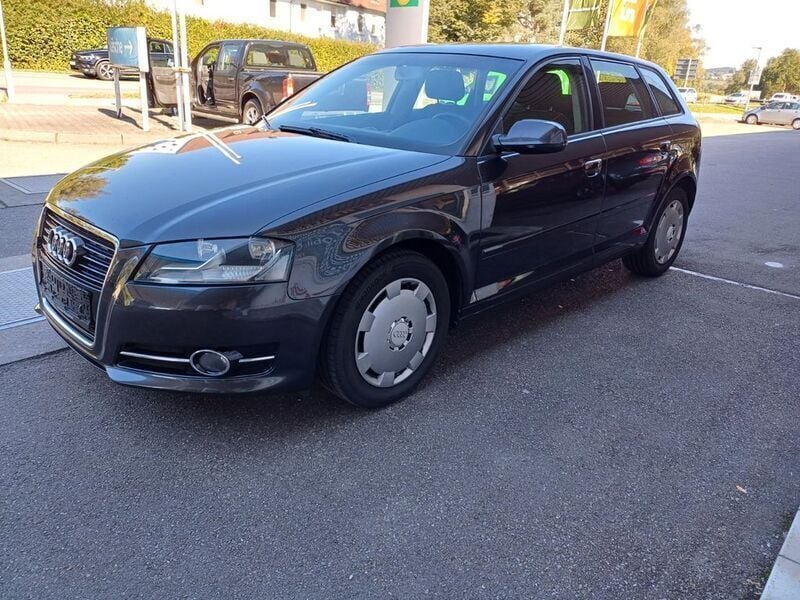 Gebraucht Audi A3 Sportback Attraction 105 PS (77 kW) 2012 Grau Kleinwagen
