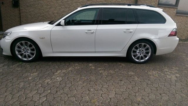 Weiß Gebraucht 2009 BMW 530 M Sport Kombi | 13.190 € (Teuer) - Bild 1/4