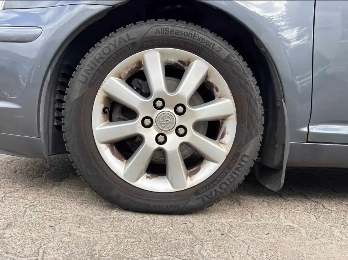 Gebraucht Toyota Avensis Executive 177 PS (130 kW) 2005 Dark grey mica metallic Kombi